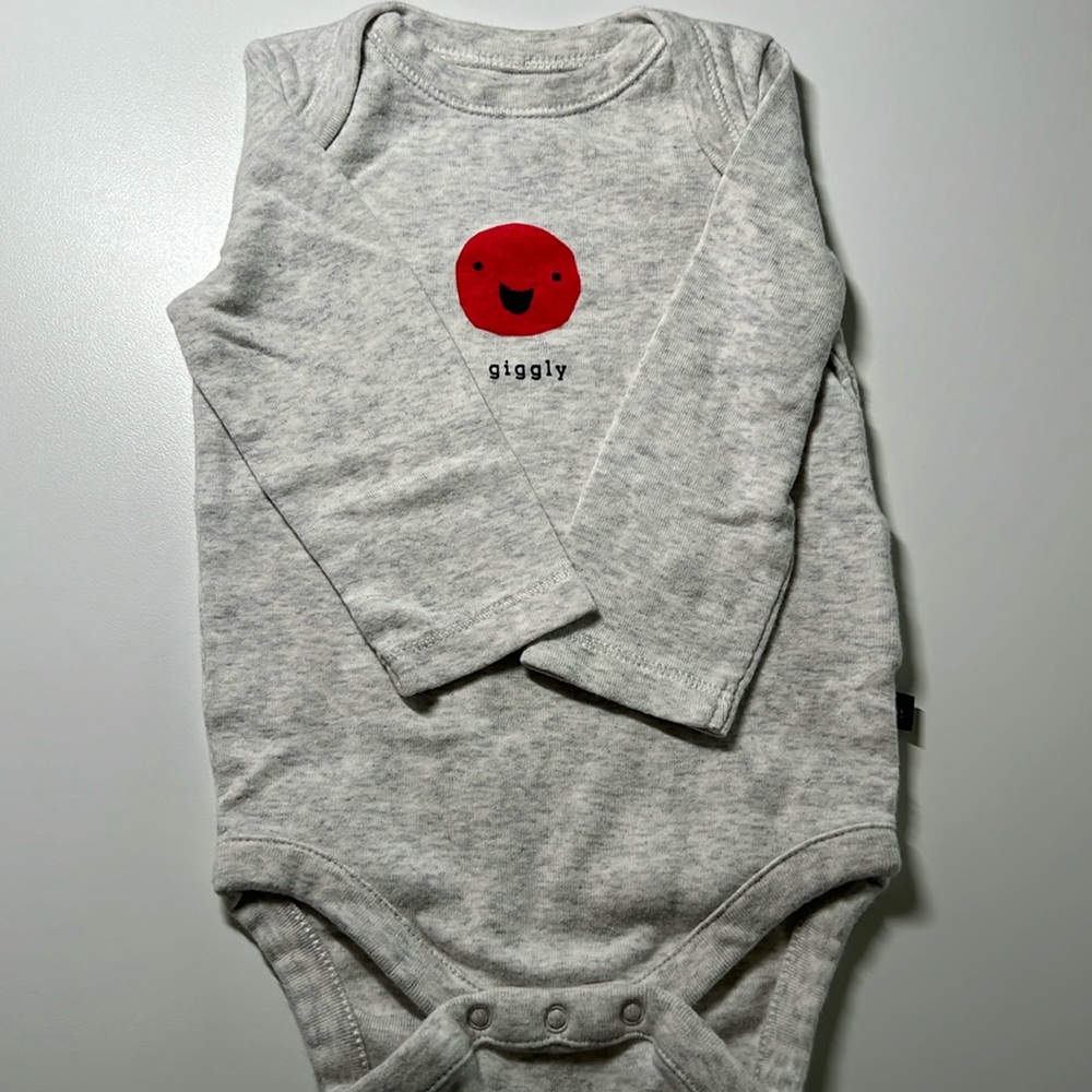 NWOT Gap long sleeve onesie, size 3-6M, grey with smiley face “giggly”